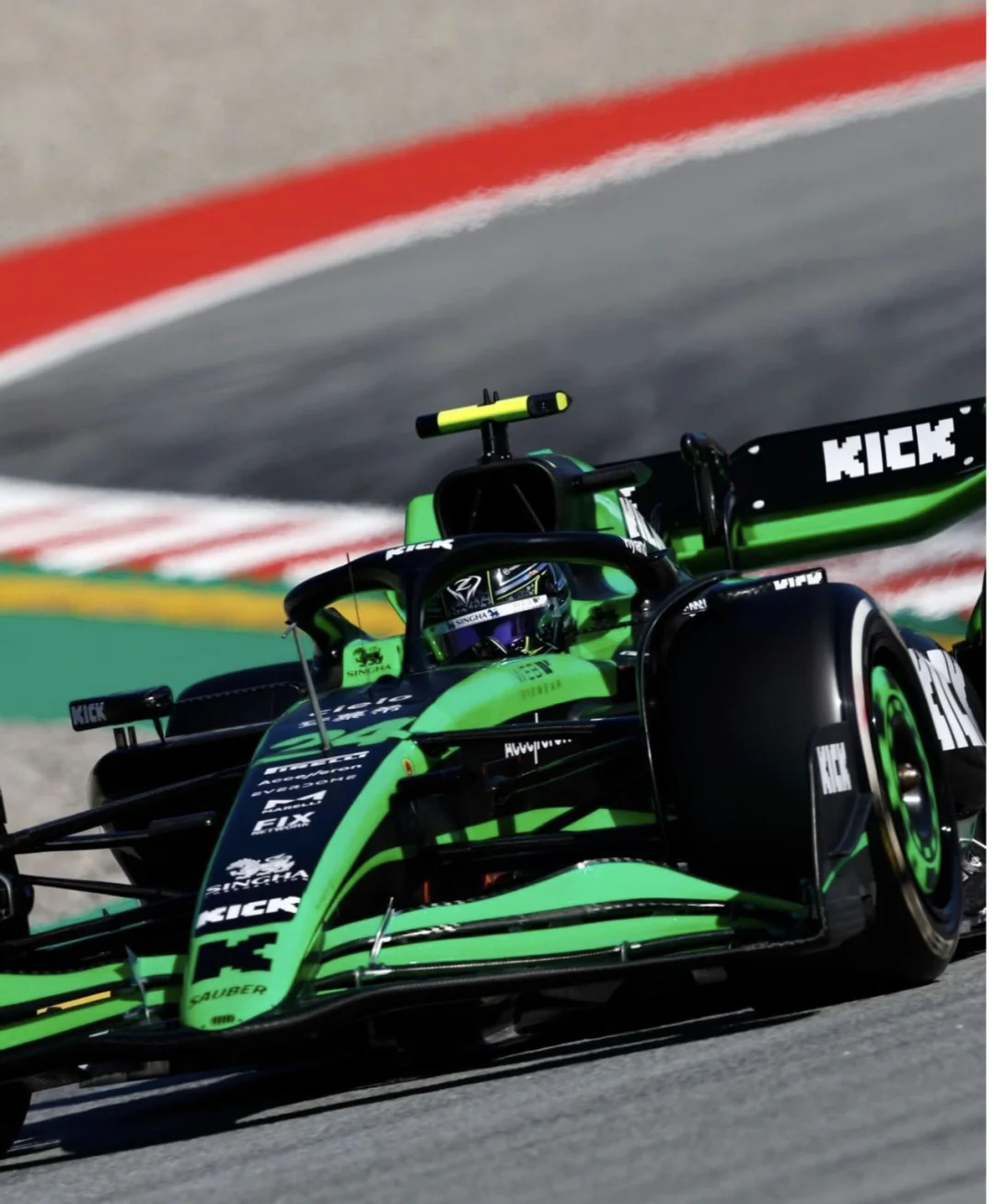 包含阿斯顿马丁轻取红牛二队，周冠宇扛起全队的词条