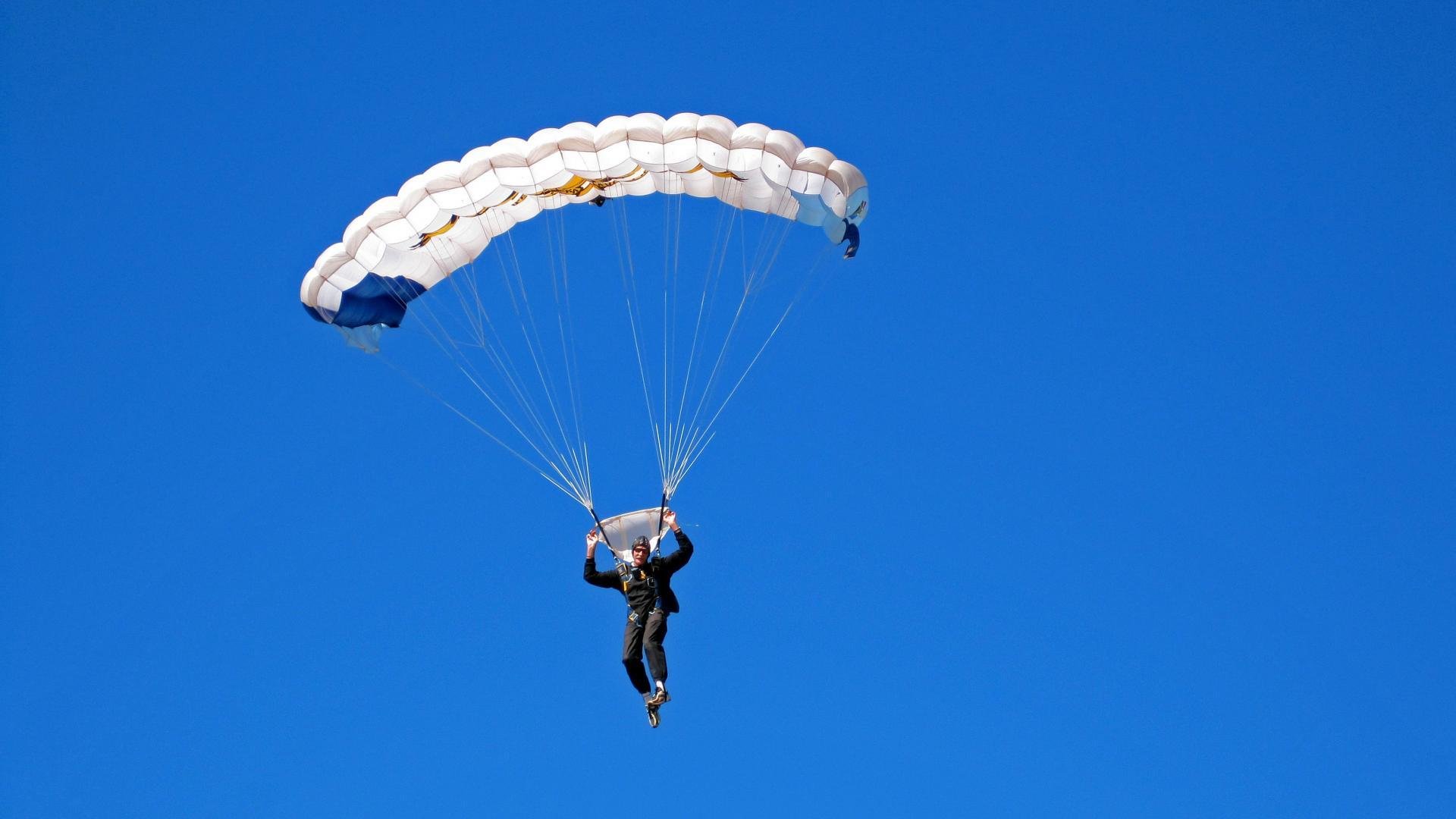 皇马险胜巴黎，本泽马扛起全队，一场定义传奇的逆转之战